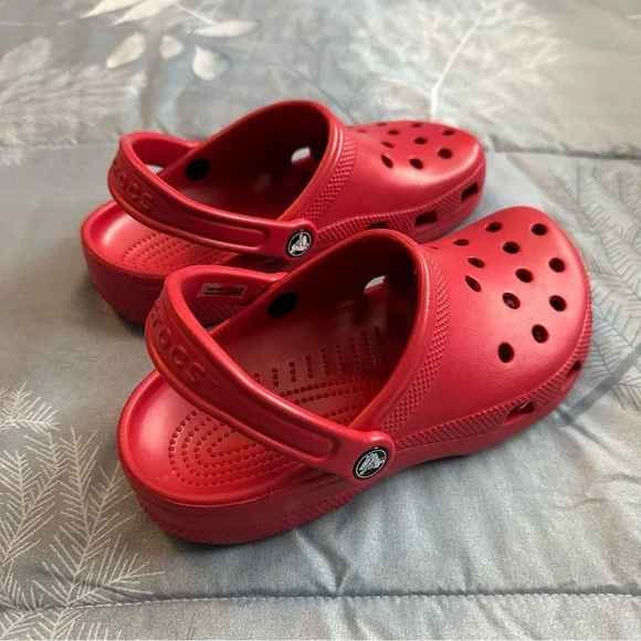 Like New CROCS Women’s Sandals - Bright Red W sz7 M sz5 - Picture 7 of 10